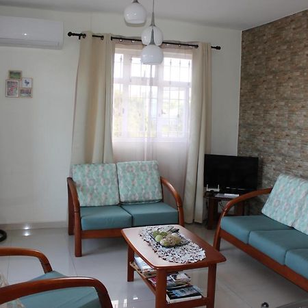 Twins Apartments Flic en Flac Экстерьер фото
