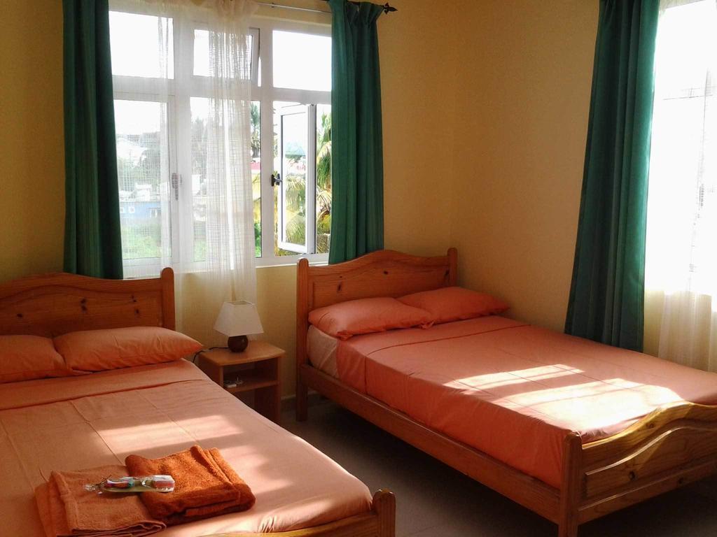 Twins Apartments Flic en Flac Номер фото