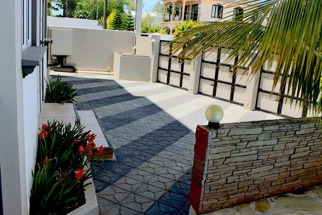 Twins Apartments Flic en Flac Экстерьер фото