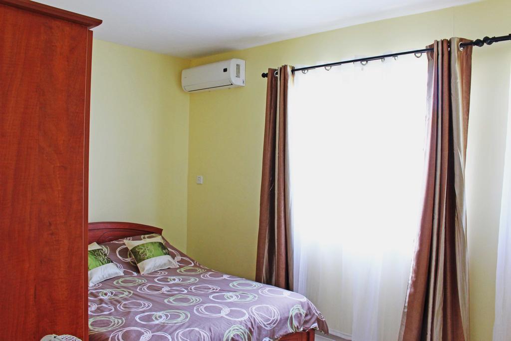 Twins Apartments Flic en Flac Экстерьер фото
