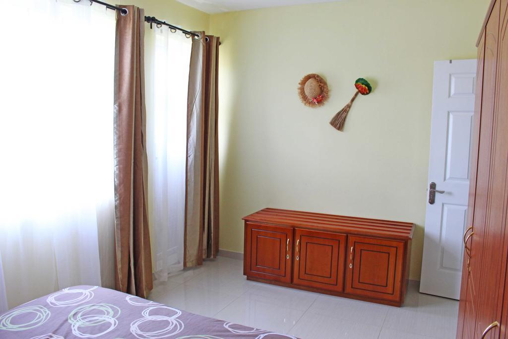 Twins Apartments Flic en Flac Экстерьер фото