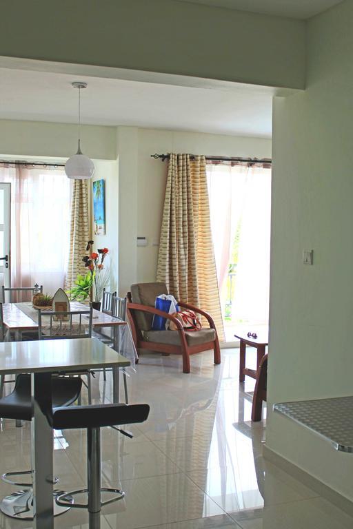 Twins Apartments Flic en Flac Экстерьер фото