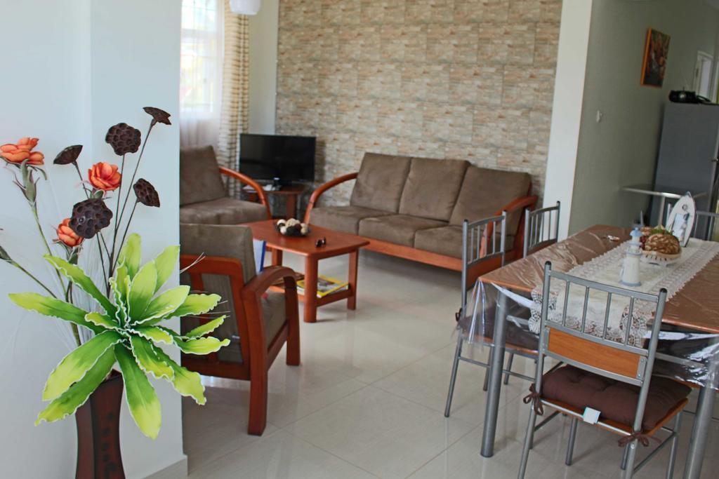 Twins Apartments Flic en Flac Экстерьер фото