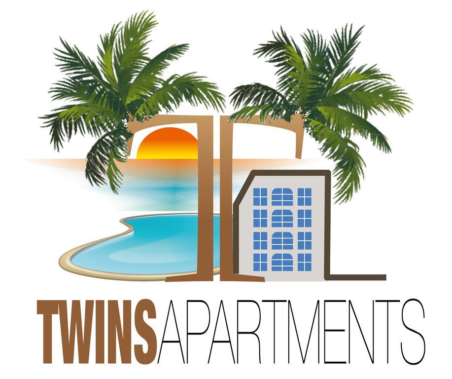 Twins Apartments Flic en Flac Экстерьер фото