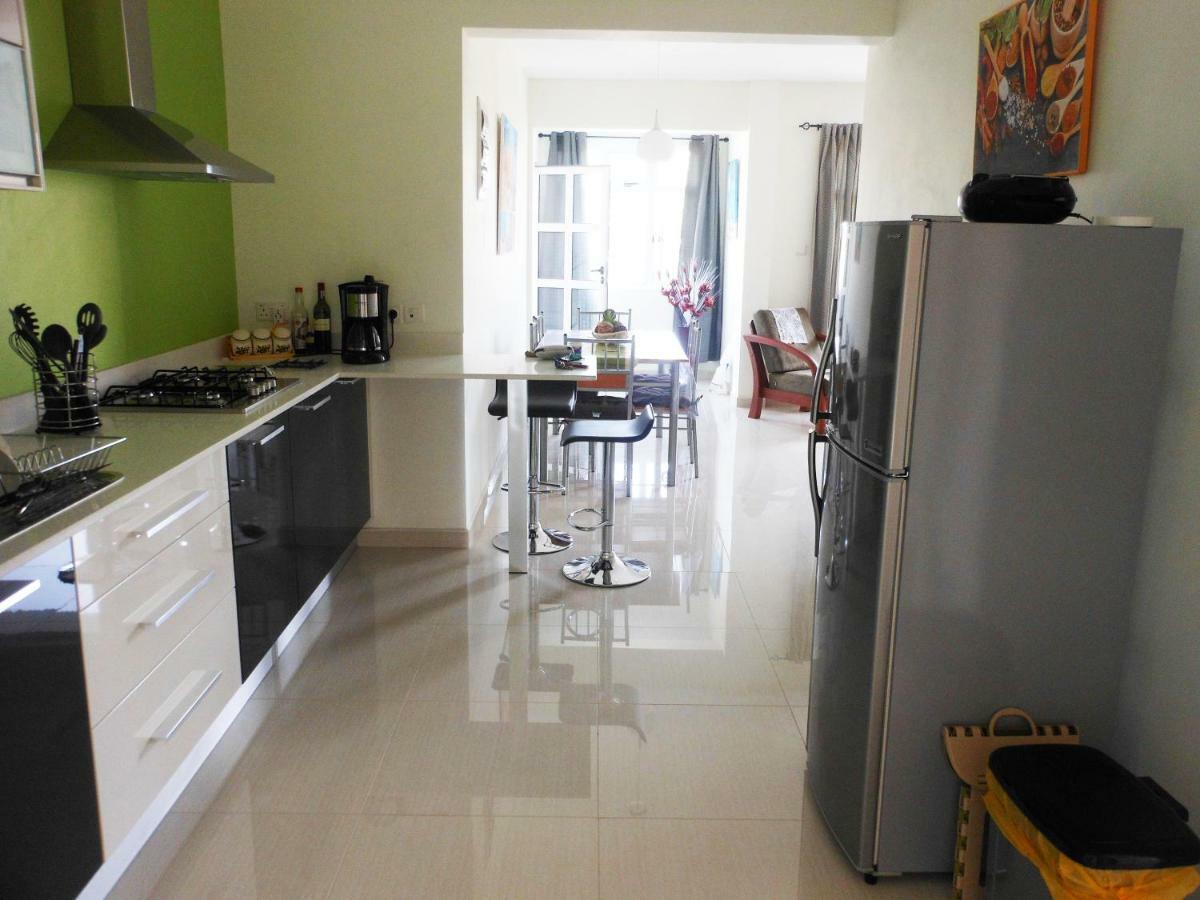 Twins Apartments Flic en Flac Экстерьер фото